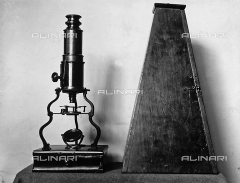 ... Vertical microscope dating back to the eighteenth century. ...