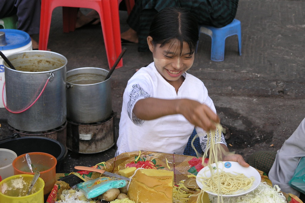 Myanmar - Yangon - Street Life - 18