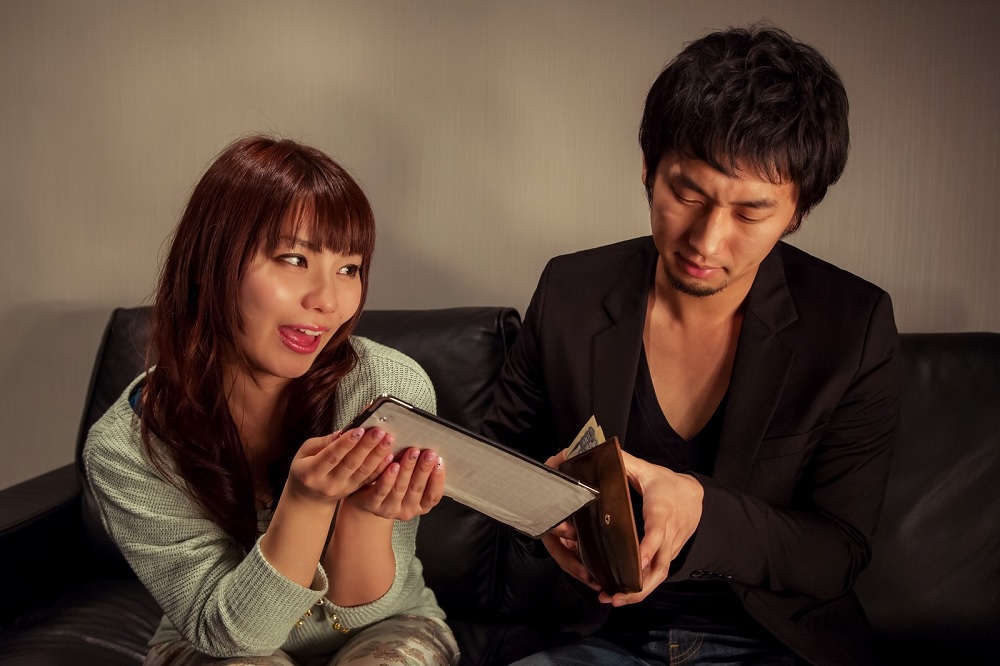 An interview with two Japanese dating service scam sakuraInterview