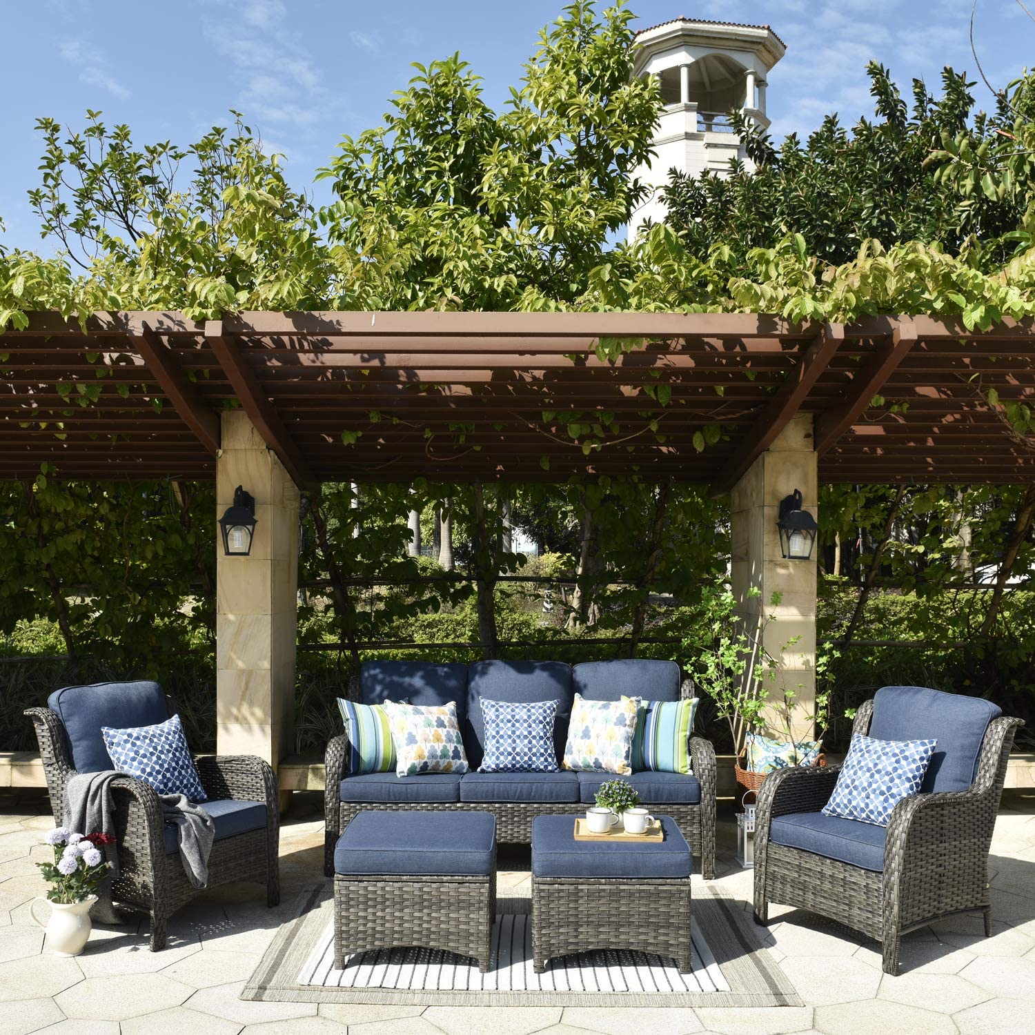 Taking Deal Advantage With Modern Clearance Patio Furniture Sets – layjao